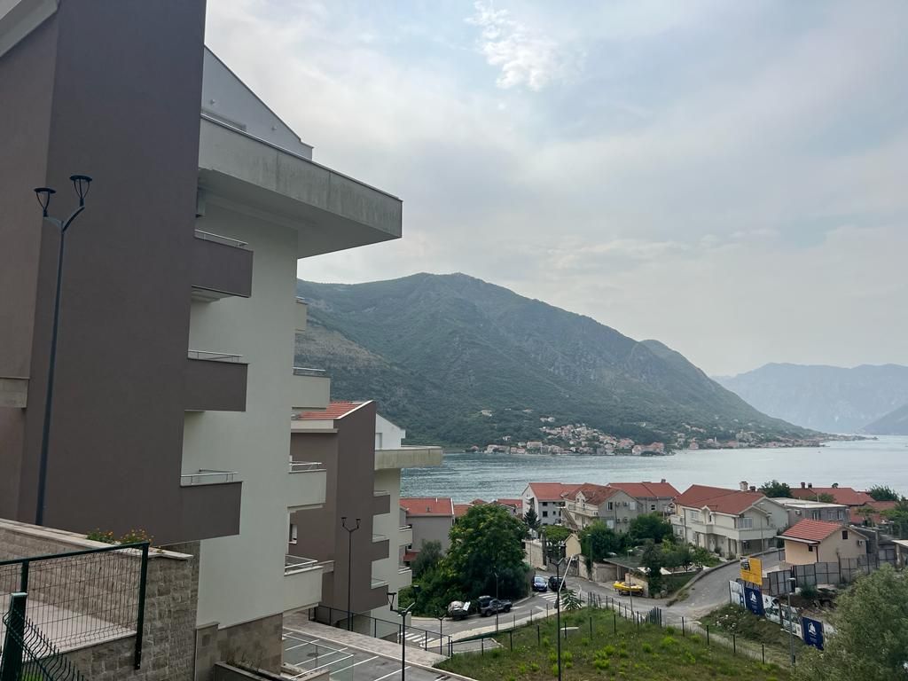 Квартира в Доброте, Черногория, 55 м2 - фото 1