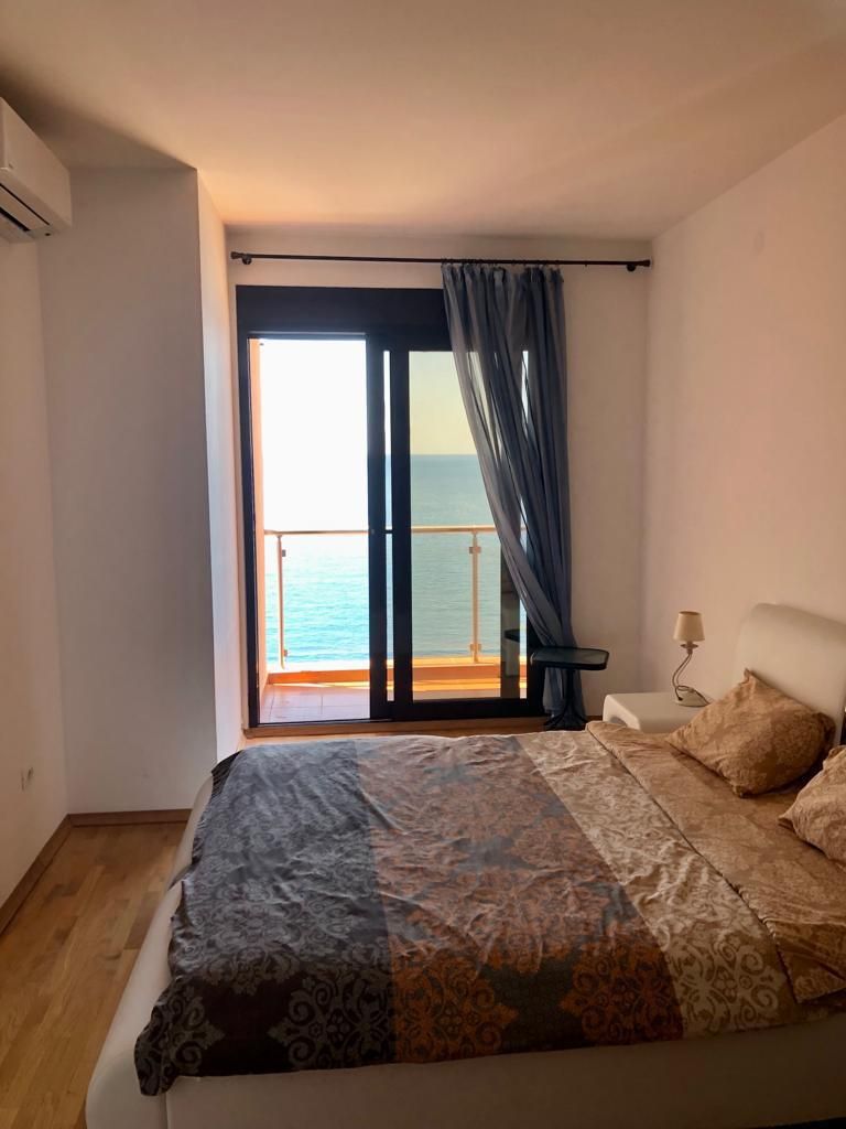 Квартира в Добра Воде, Черногория, 89 м² - фото 17