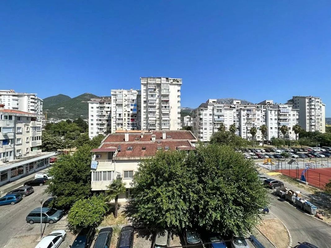 Квартира в Баре, Черногория, 66 м² - фото 1