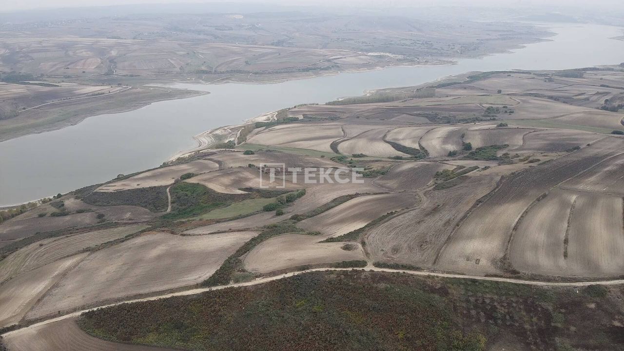 Земля в Арнавуткёе, Турция, 3 283 м² - фото 1