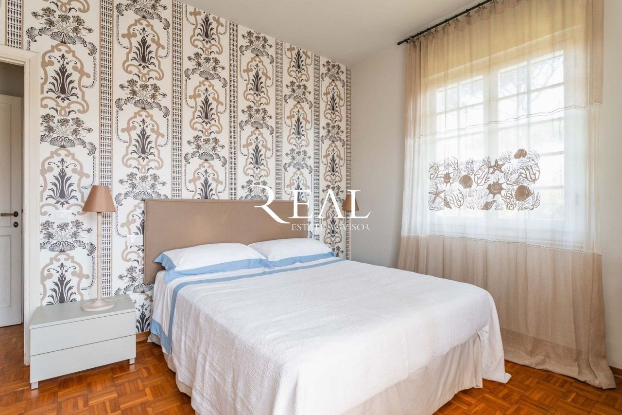 Вилла в Форте деи Марми, Италия, 400 м² - фото 11