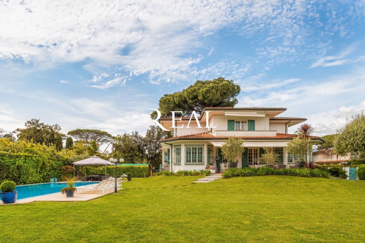 Вилла в Форте деи Марми, Италия, 380 м² - фото 2