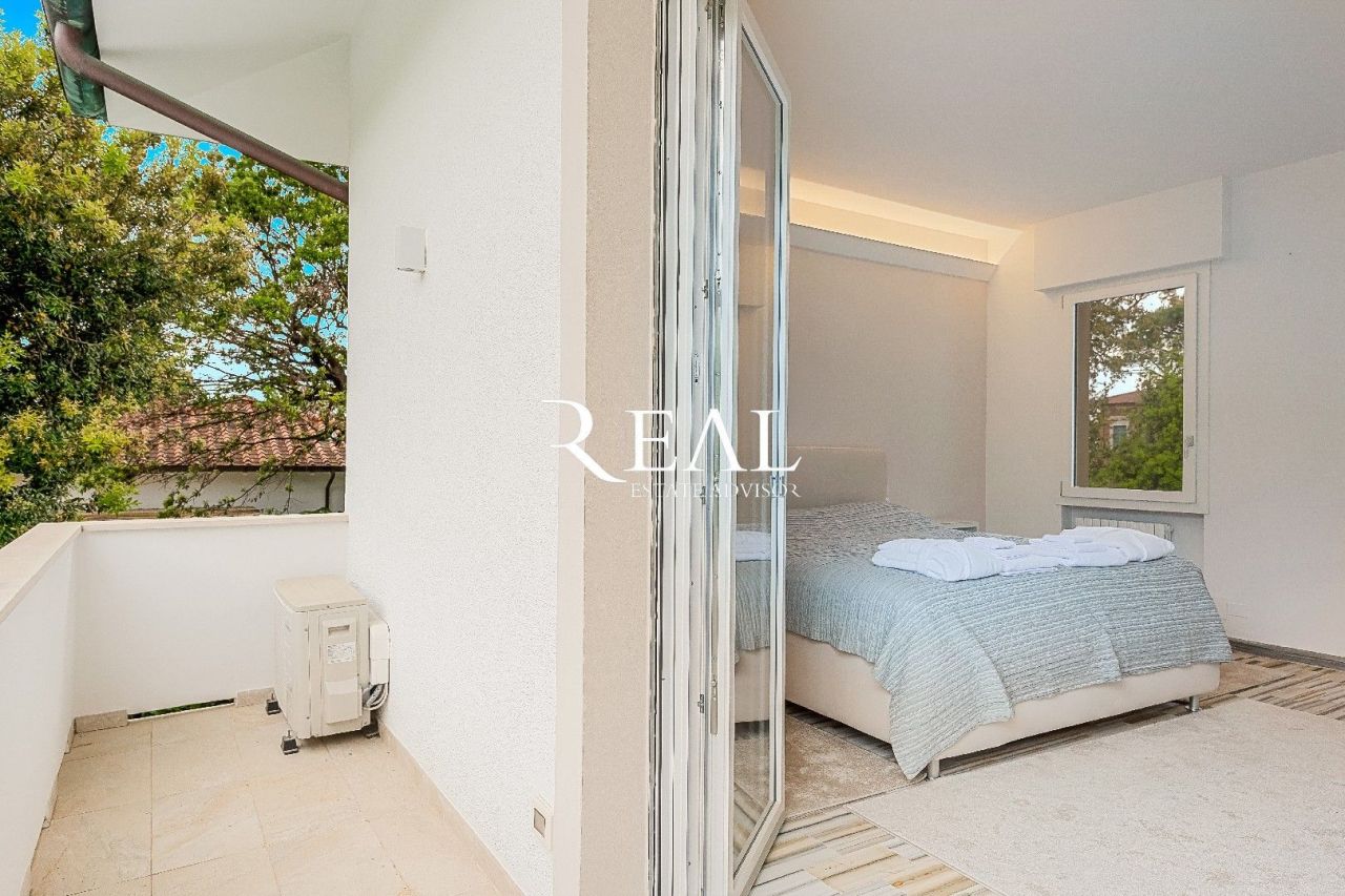 Вилла в Форте деи Марми, Италия, 351 м² - фото 14