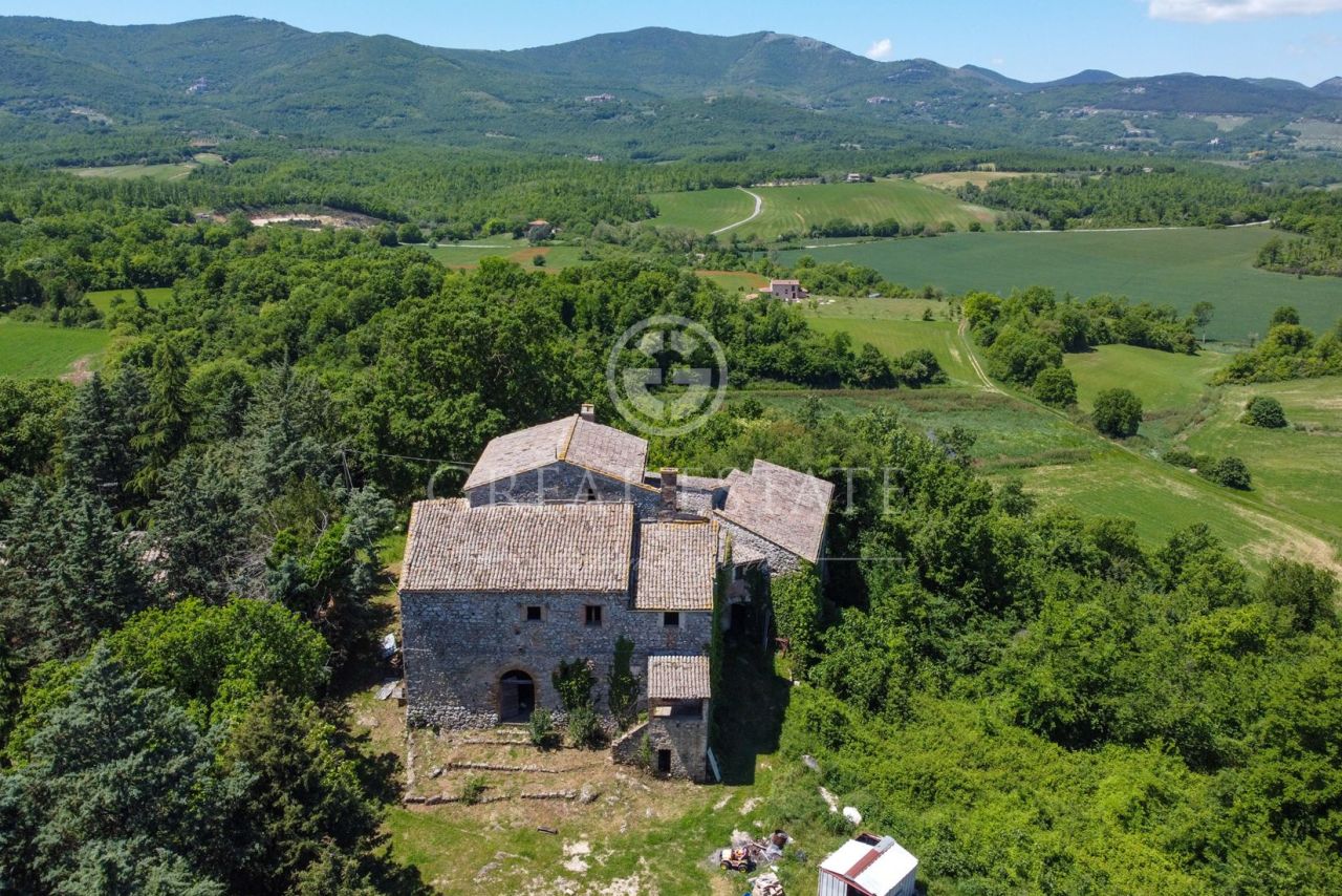 Замок Avigliano Umbro, Италия, 1 720 м² - фото 5