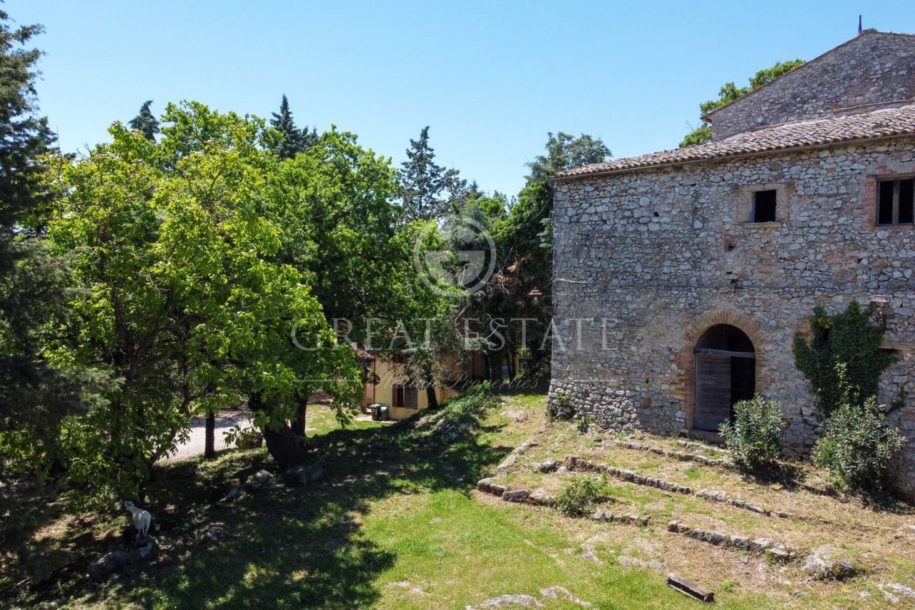 Замок Avigliano Umbro, Италия, 1 720 м² - фото 10