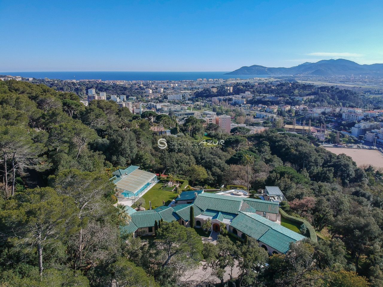 Вилла в Мужене, Франция, 550 м² - фото 3