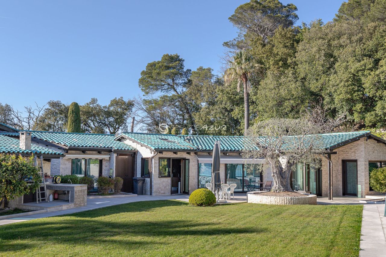 Вилла в Мужене, Франция, 550 м² - фото 4