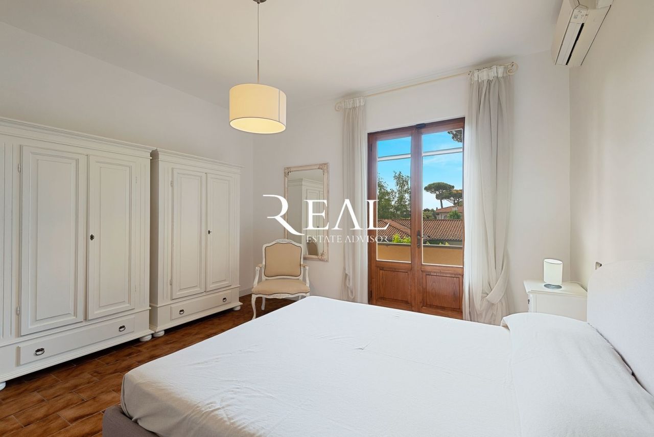 Вилла в Форте деи Марми, Италия, 420 м² - фото 11