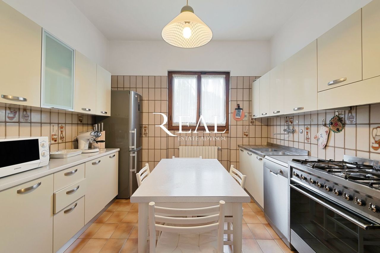 Вилла в Форте деи Марми, Италия, 420 м² - фото 9