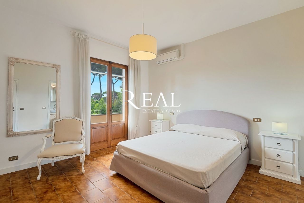 Вилла в Форте деи Марми, Италия, 420 м² - фото 12