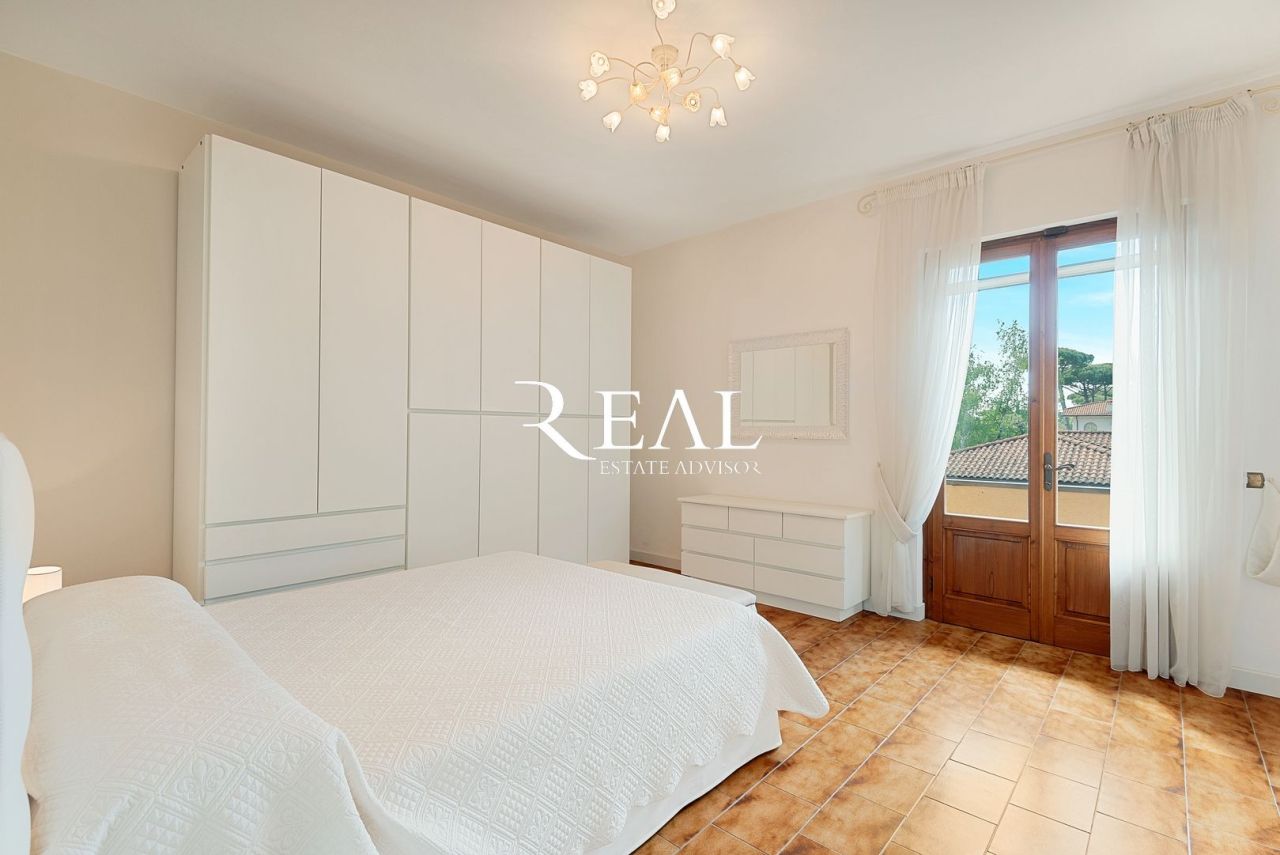 Вилла в Форте деи Марми, Италия, 420 м² - фото 10