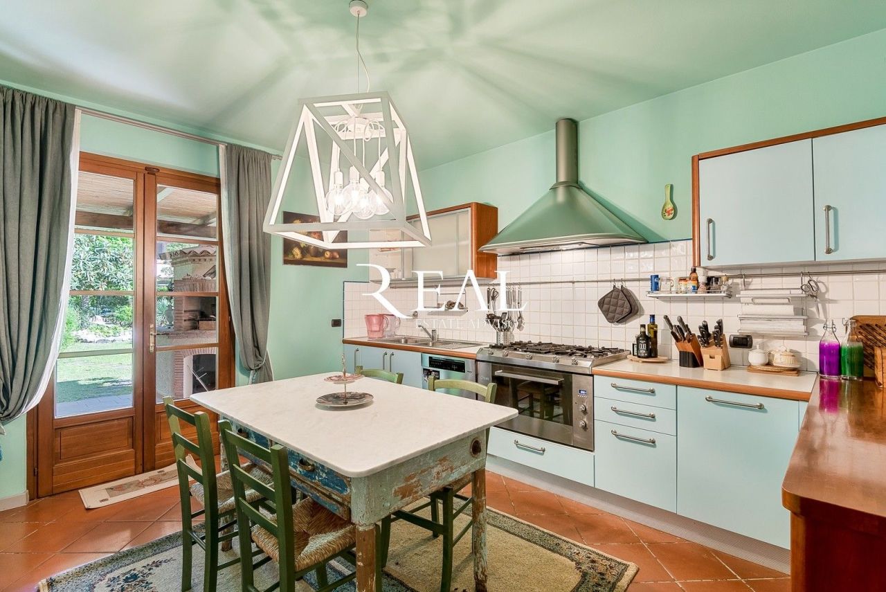 Вилла в Форте деи Марми, Италия, 260 м² - фото 10