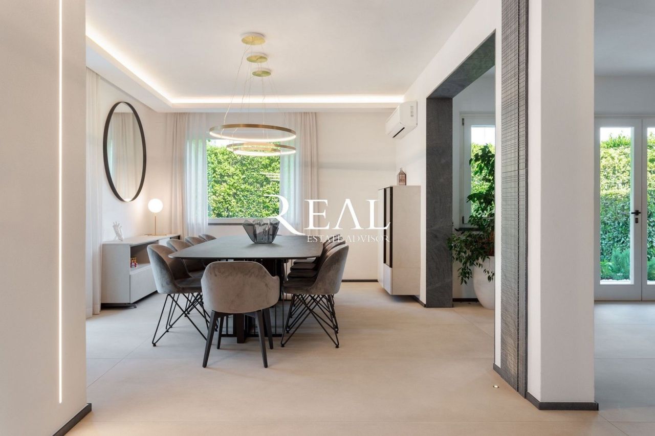 Вилла в Форте деи Марми, Италия, 300 м² - фото 8