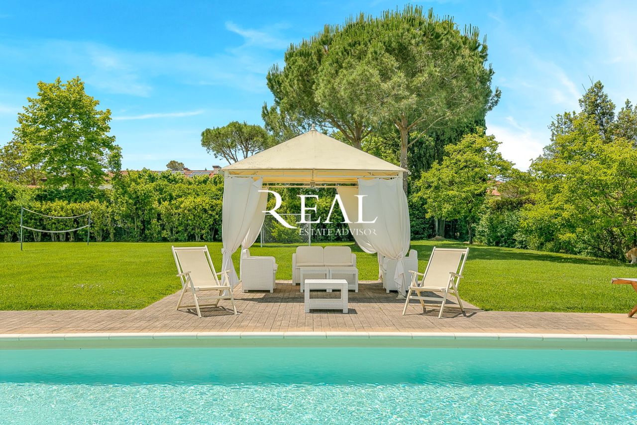 Вилла в Форте деи Марми, Италия, 450 м² - фото 5