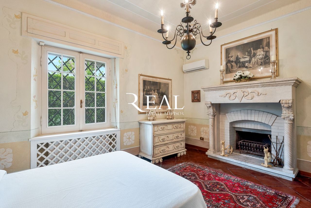 Вилла в Форте деи Марми, Италия, 220 м² - фото 18