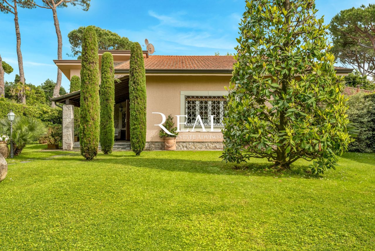 Вилла в Форте деи Марми, Италия, 220 м² - фото 2