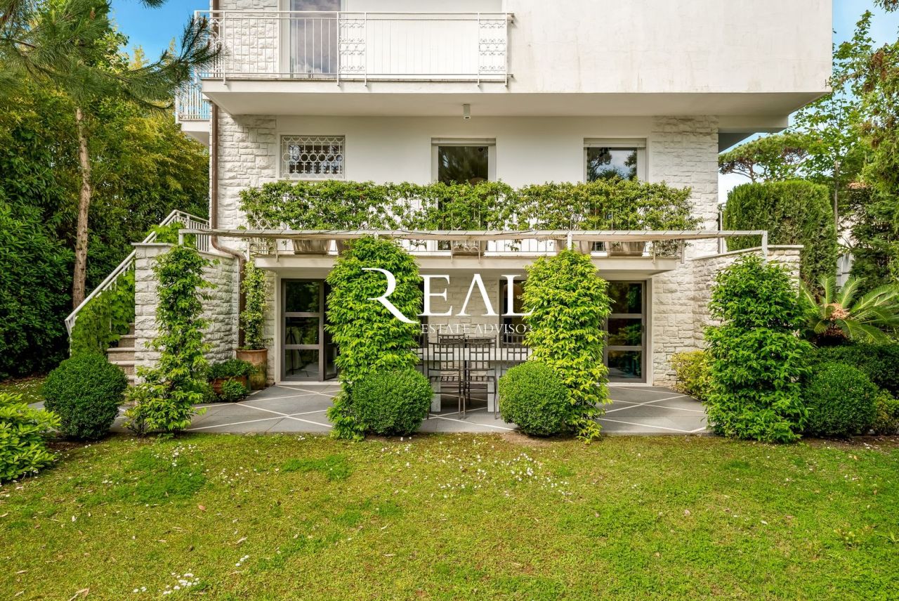 Вилла в Форте деи Марми, Италия, 180 м² - фото 2