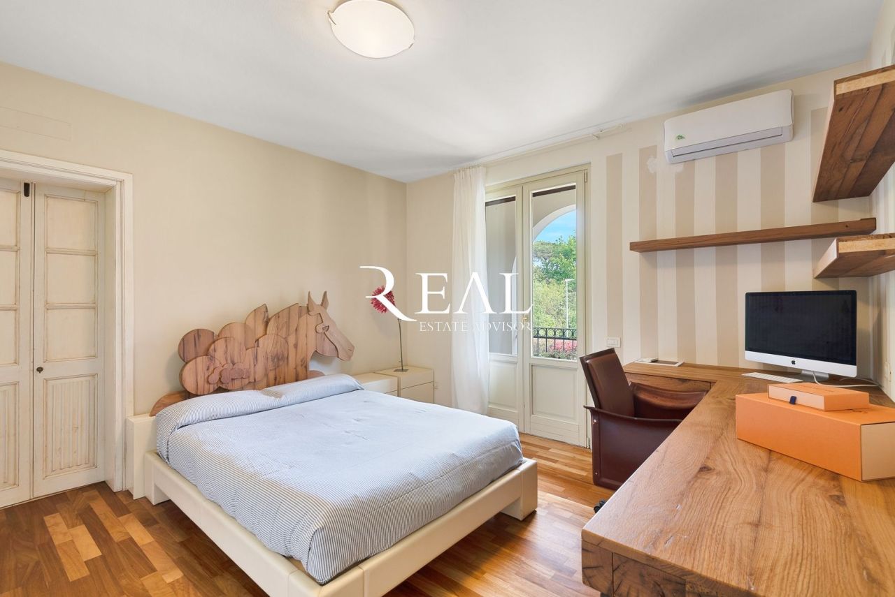 Вилла в Форте деи Марми, Италия, 350 м² - фото 12