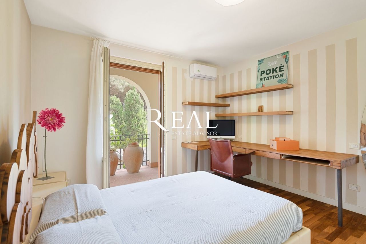 Вилла в Форте деи Марми, Италия, 350 м² - фото 13