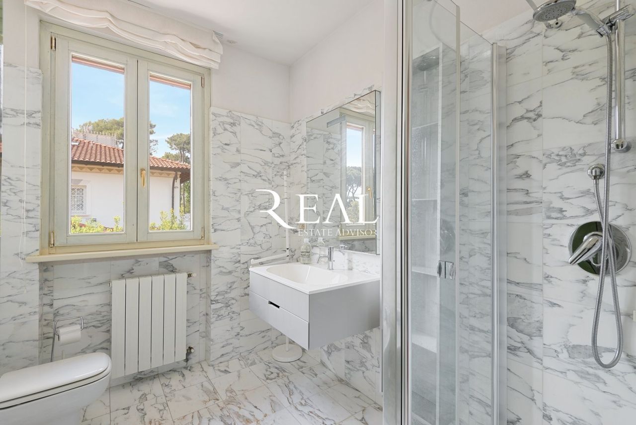 Вилла в Форте деи Марми, Италия, 350 м² - фото 17