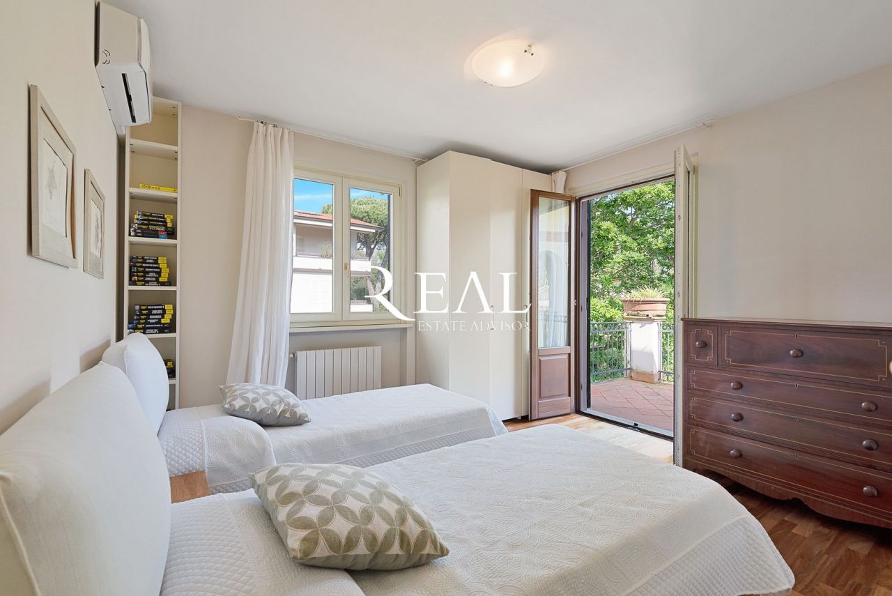 Вилла в Форте деи Марми, Италия, 350 м² - фото 15