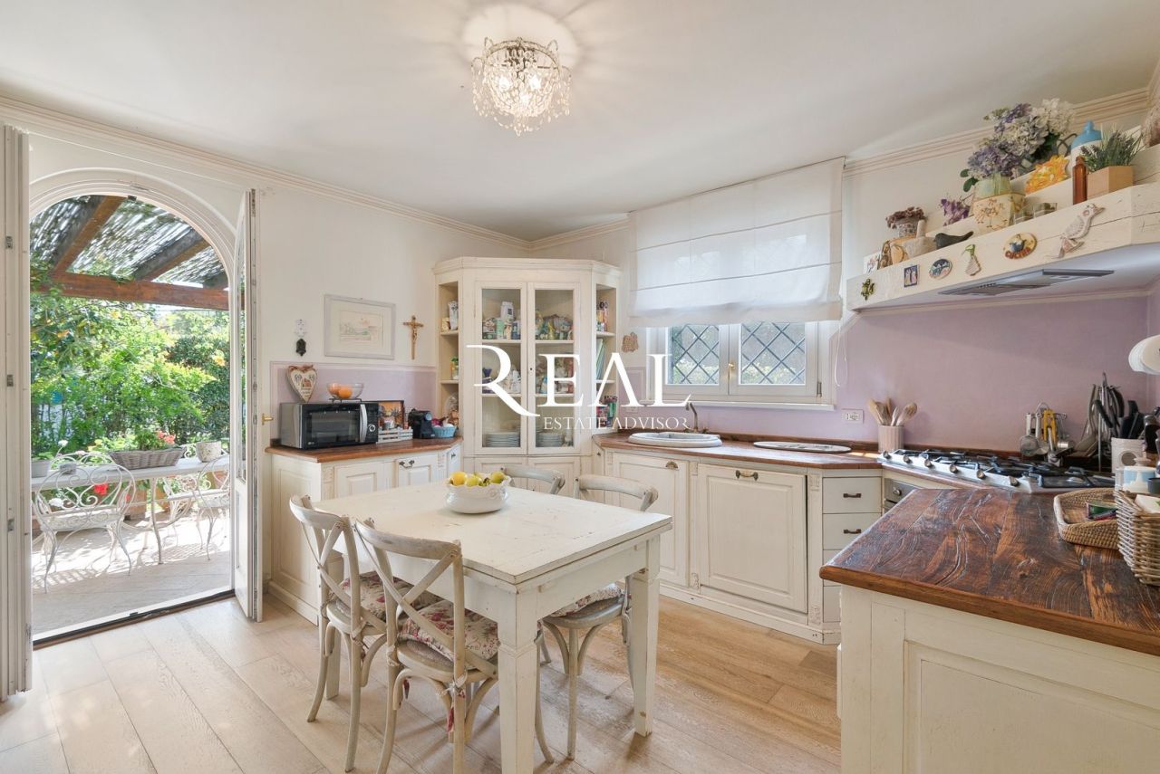 Вилла в Форте деи Марми, Италия, 350 м² - фото 11