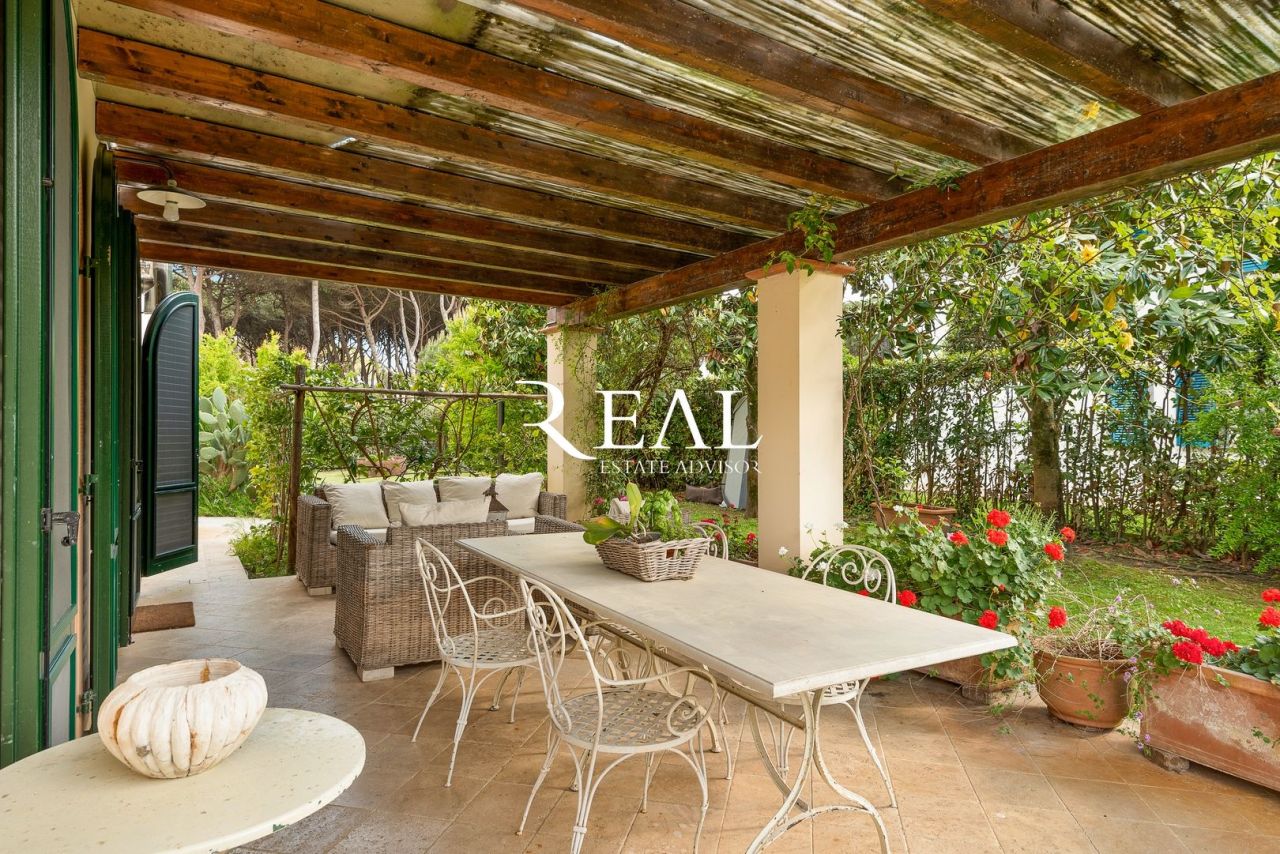 Вилла в Форте деи Марми, Италия, 350 м² - фото 6