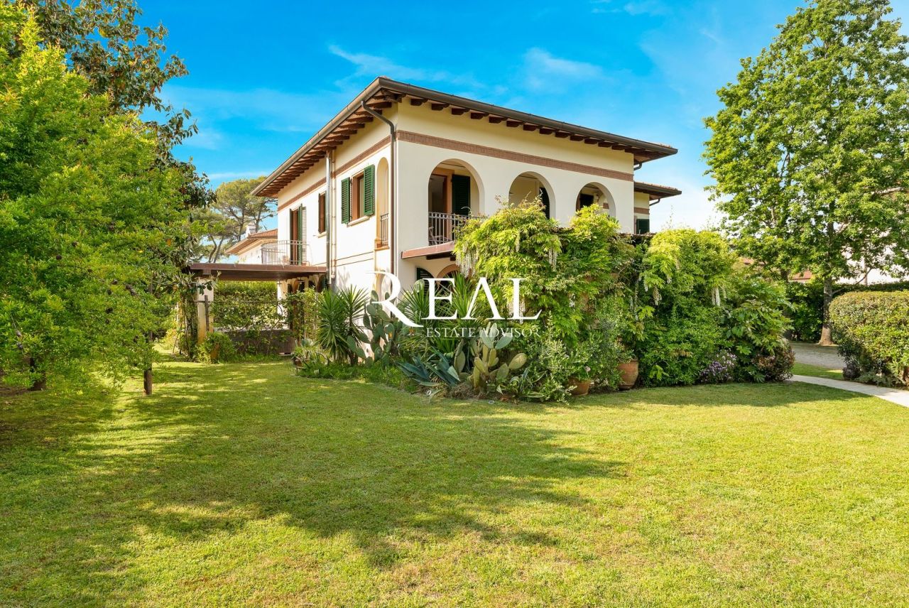 Вилла в Форте деи Марми, Италия, 350 м² - фото 3