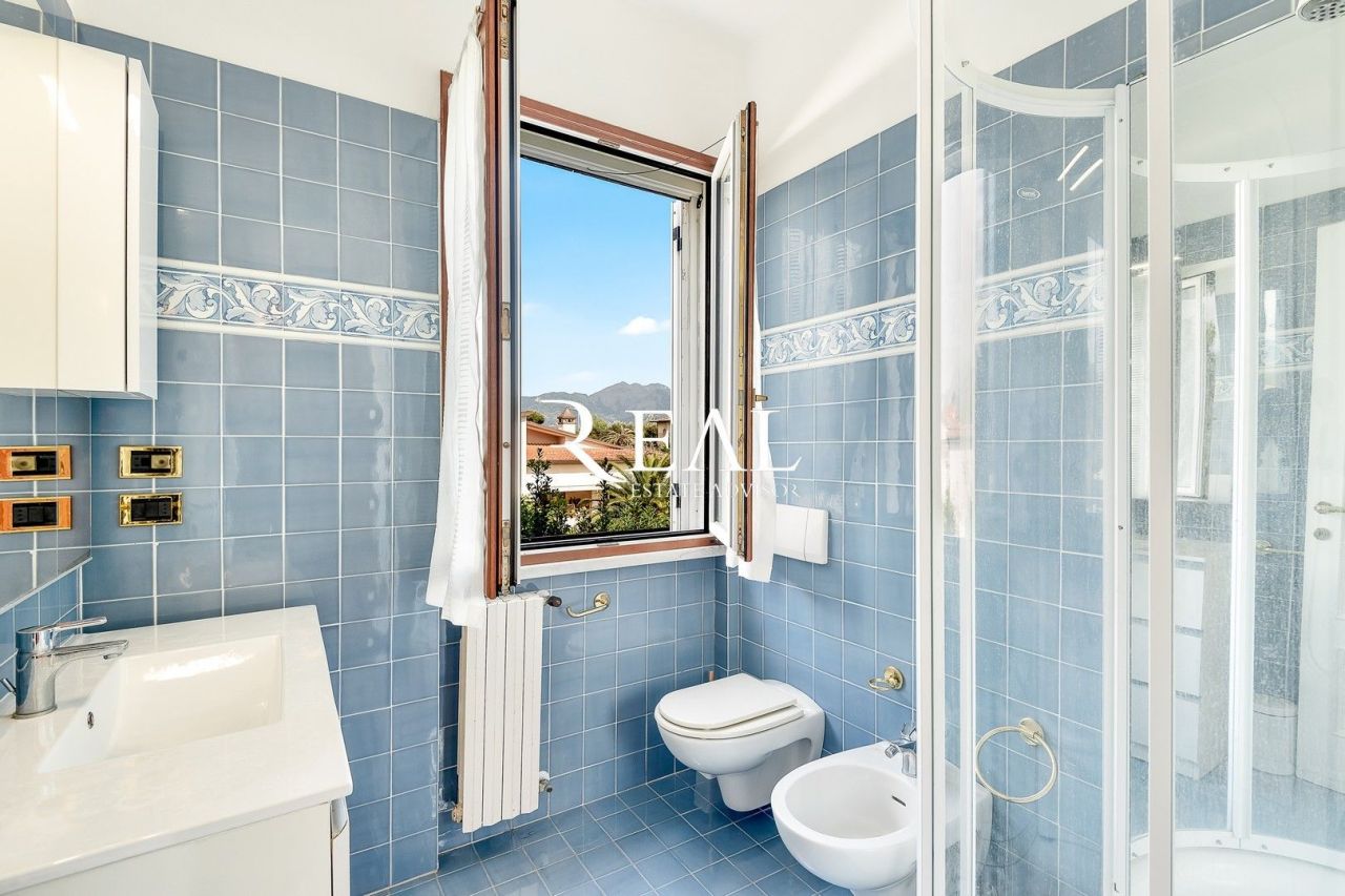 Вилла в Форте деи Марми, Италия, 187 м² - фото 10