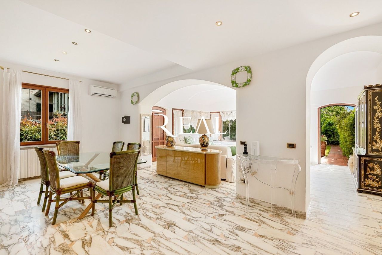 Вилла в Форте деи Марми, Италия, 187 м² - фото 6