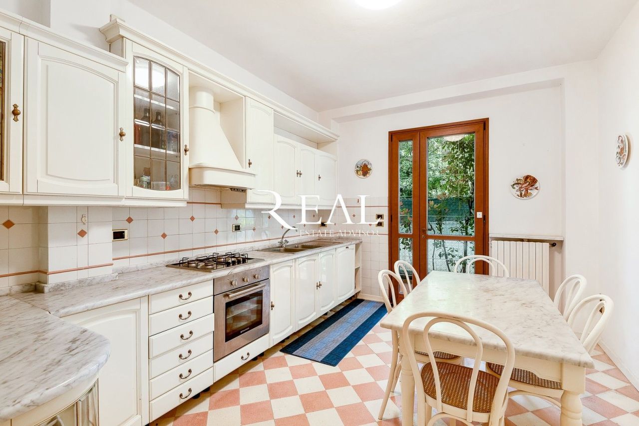 Вилла в Форте деи Марми, Италия, 187 м² - фото 8