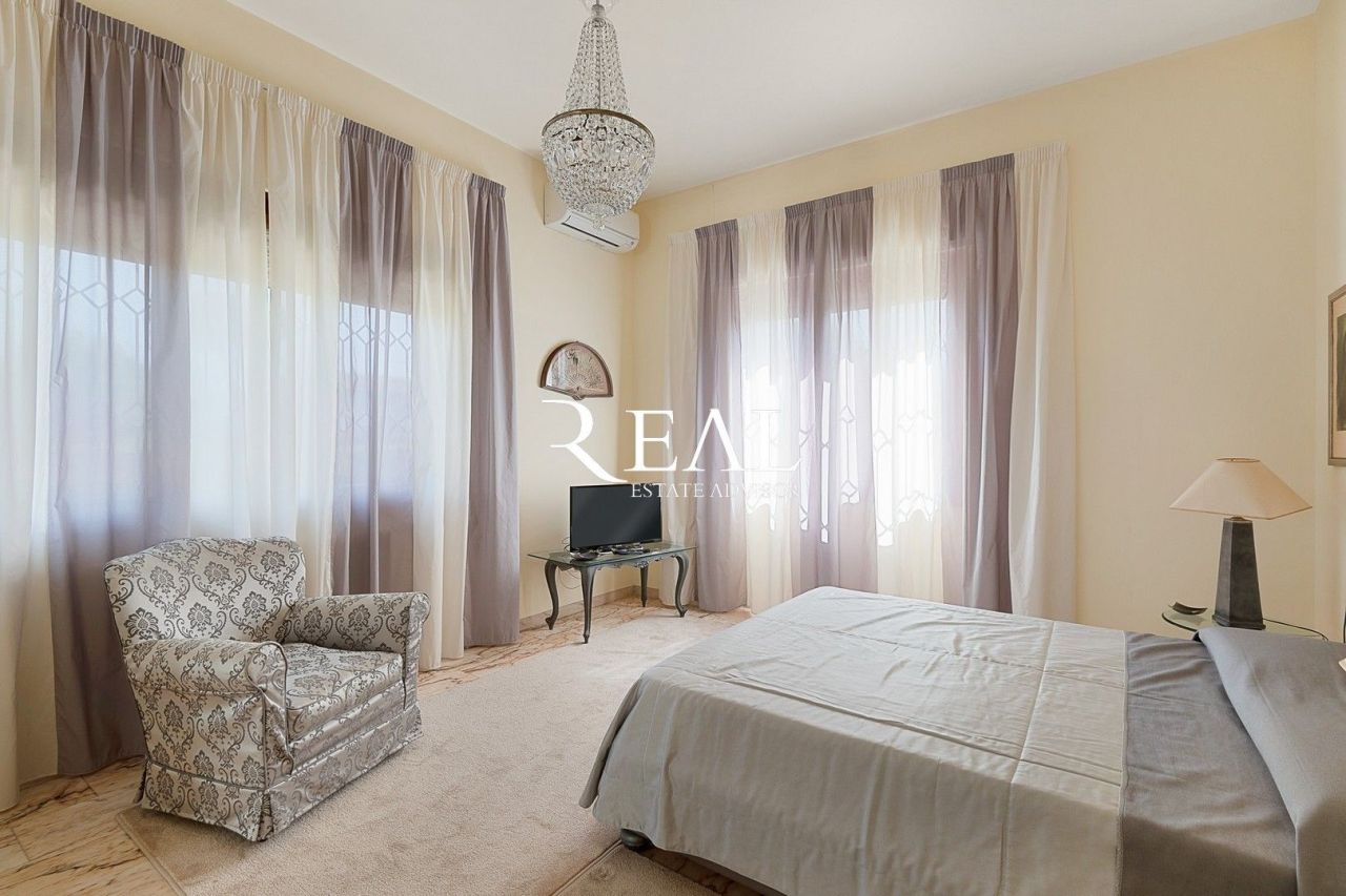 Вилла в Форте деи Марми, Италия, 300 м² - фото 12