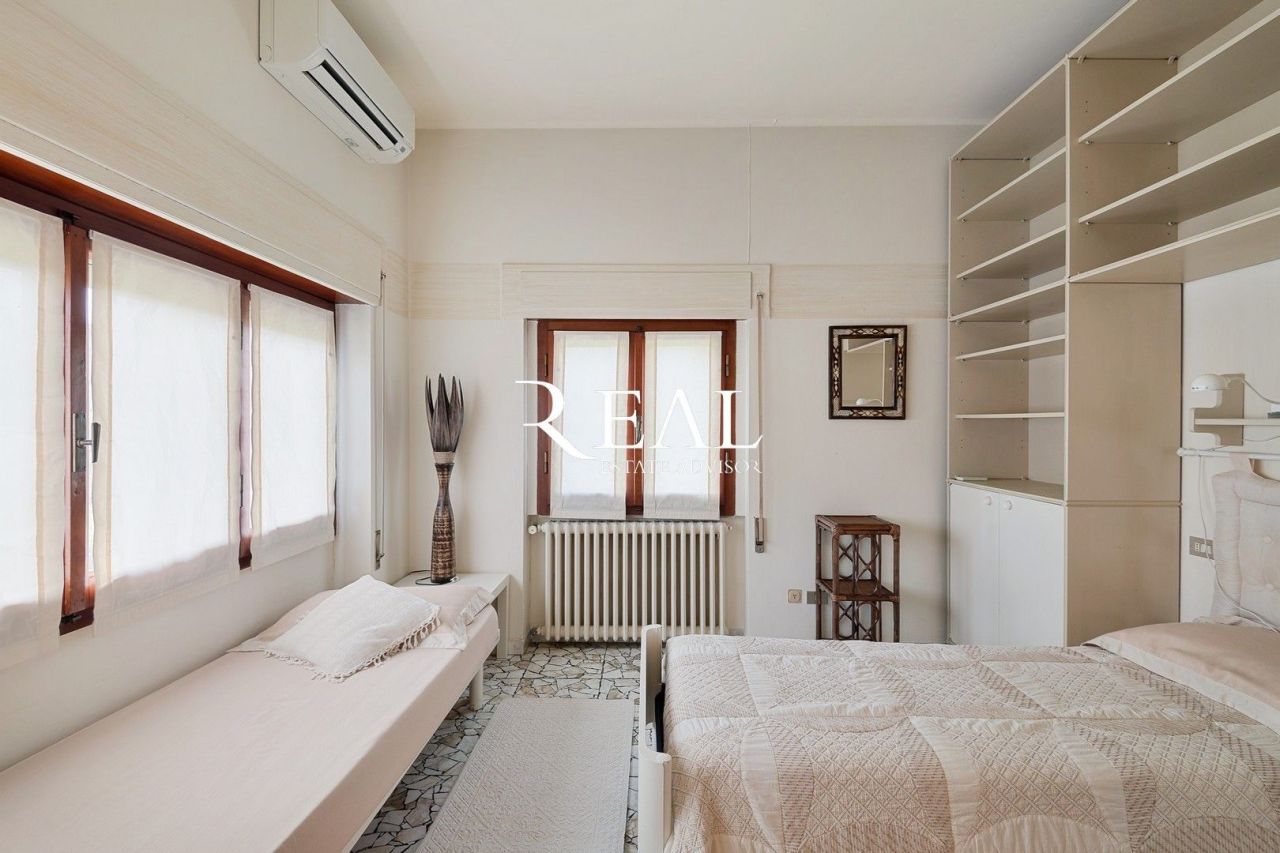 Вилла в Форте деи Марми, Италия, 300 м² - фото 16