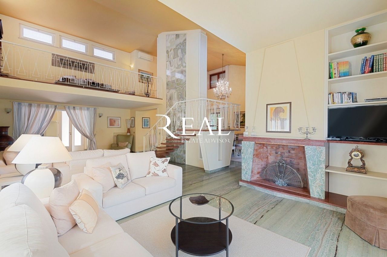 Вилла в Форте деи Марми, Италия, 300 м² - фото 7