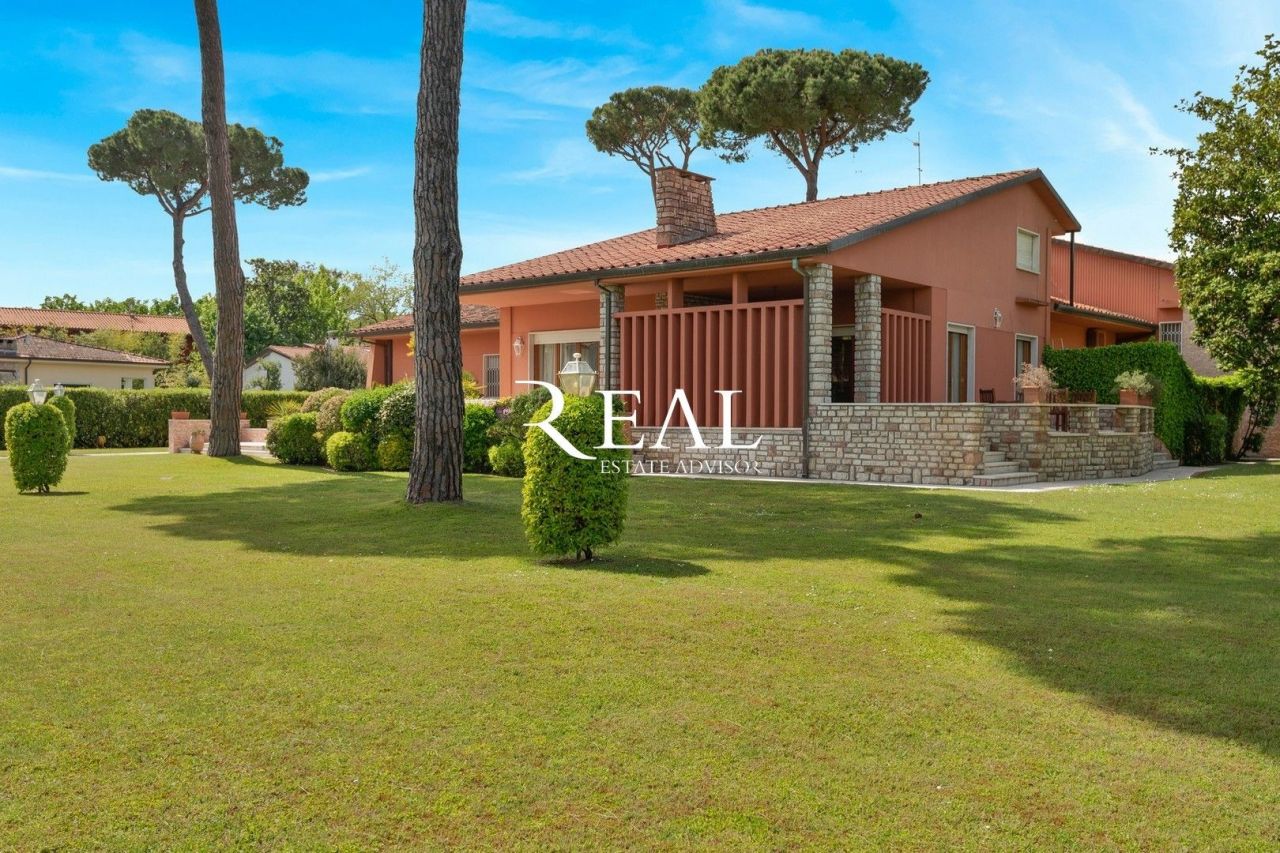 Вилла в Форте деи Марми, Италия, 300 м² - фото 3