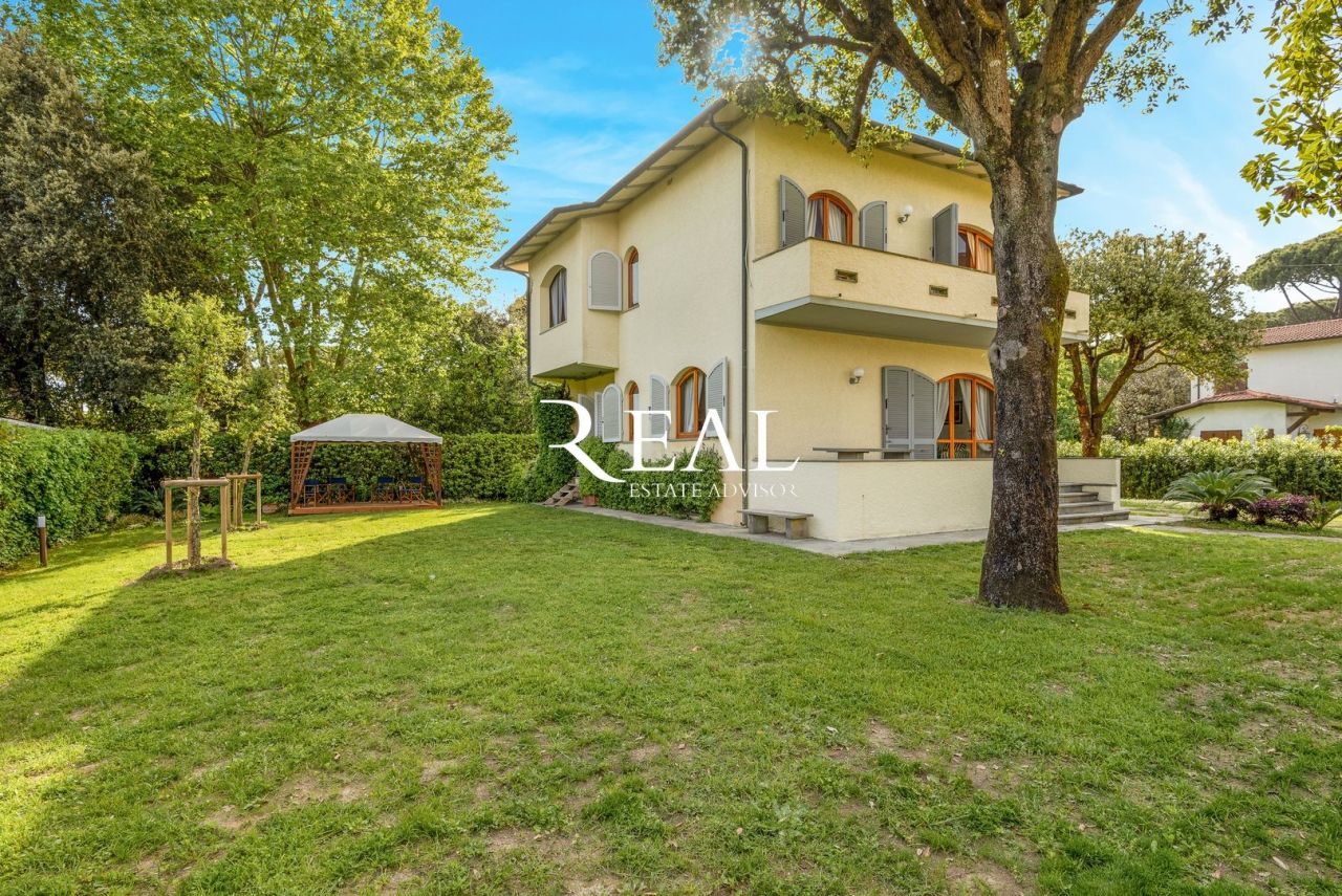 Вилла в Форте деи Марми, Италия, 200 м² - фото 2