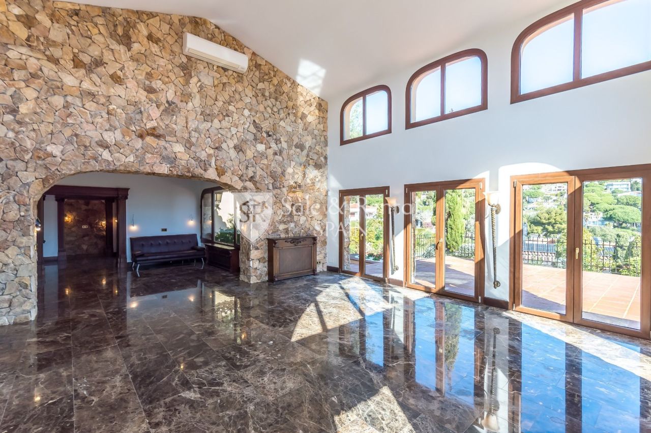 Вилла в Бланесе, Испания, 408 м² - фото 4