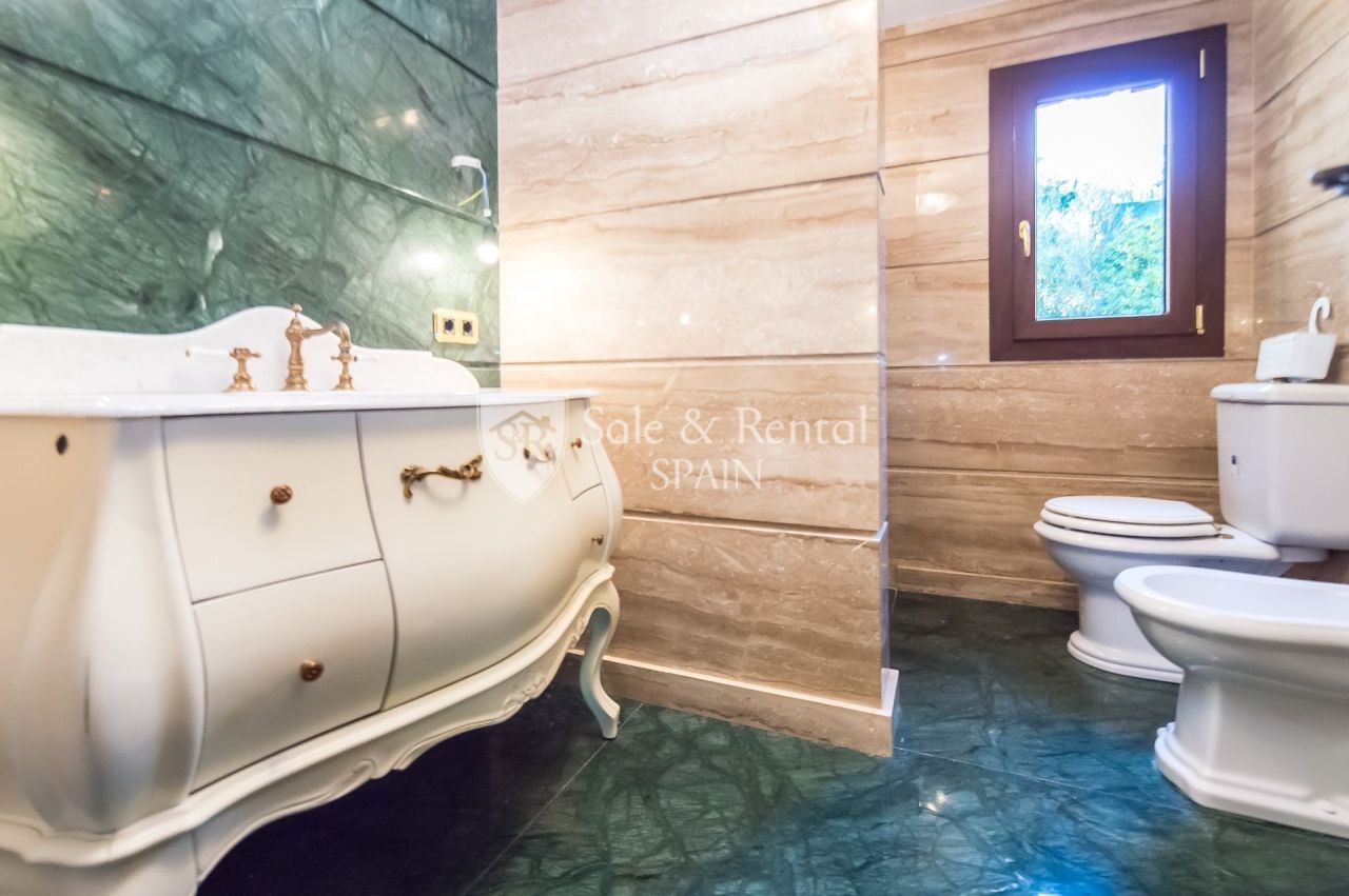 Вилла в Бланесе, Испания, 408 м² - фото 10