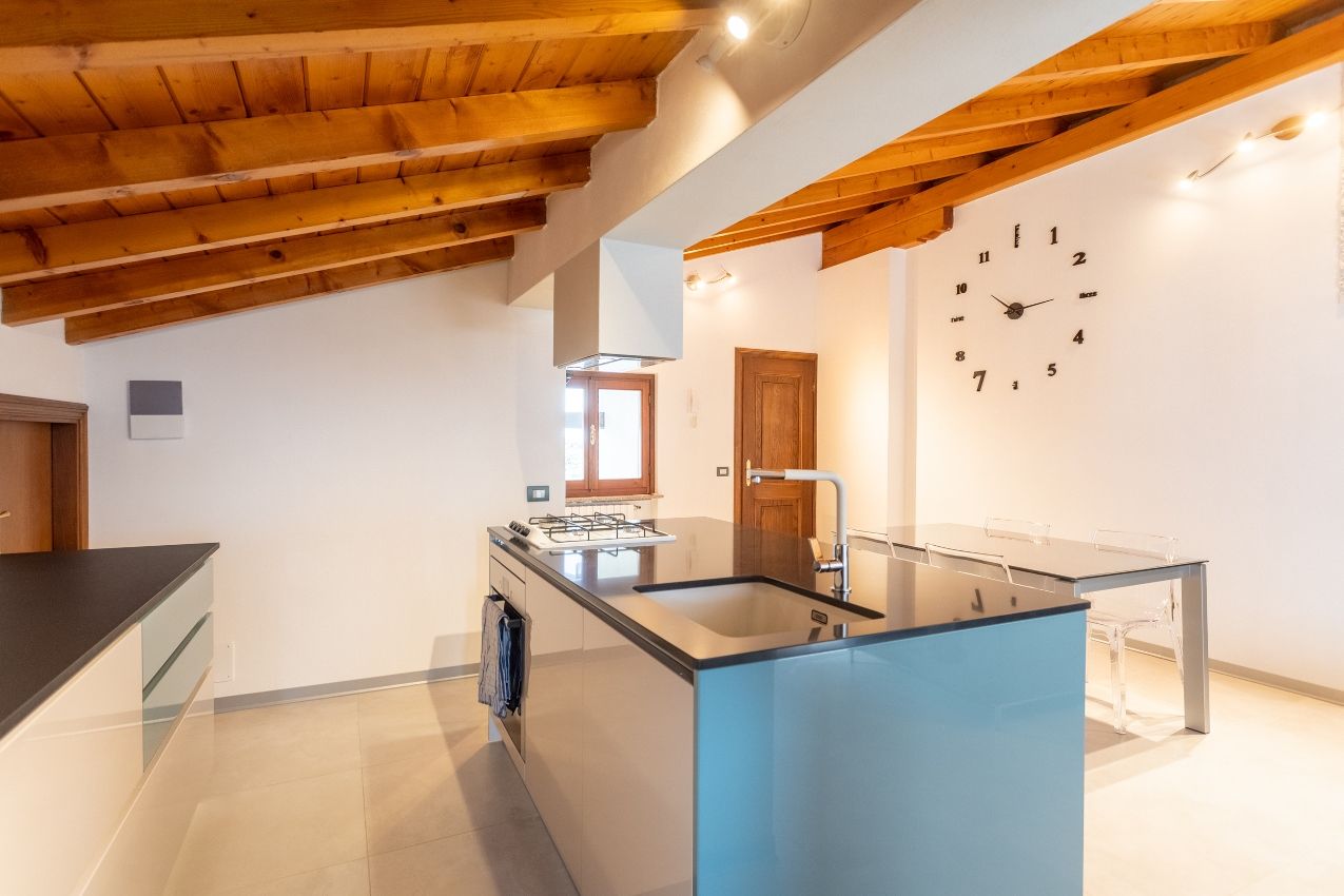 Вилла в Оссуччо, Италия, 400 м² - фото 12