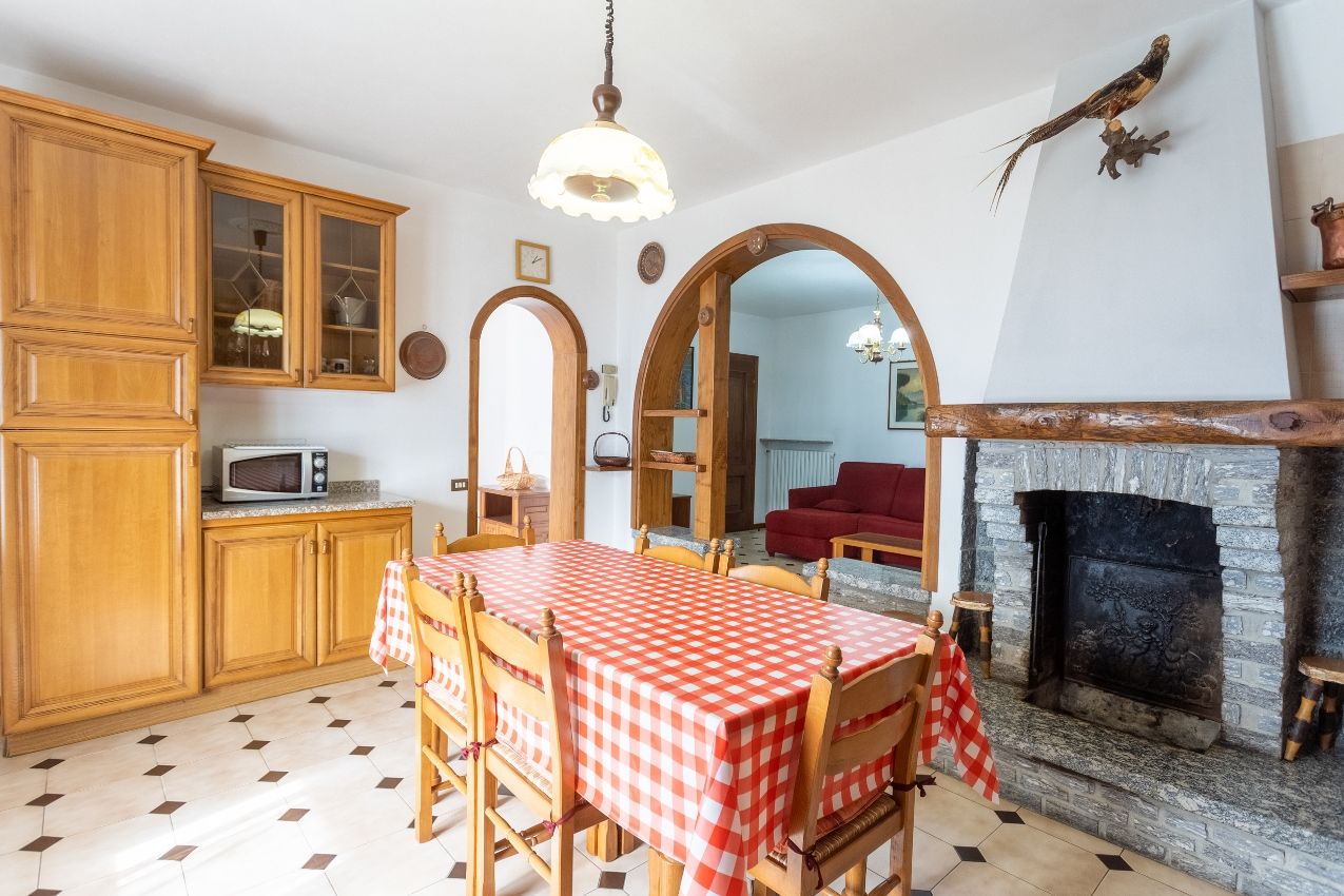 Вилла в Оссуччо, Италия, 400 м² - фото 17