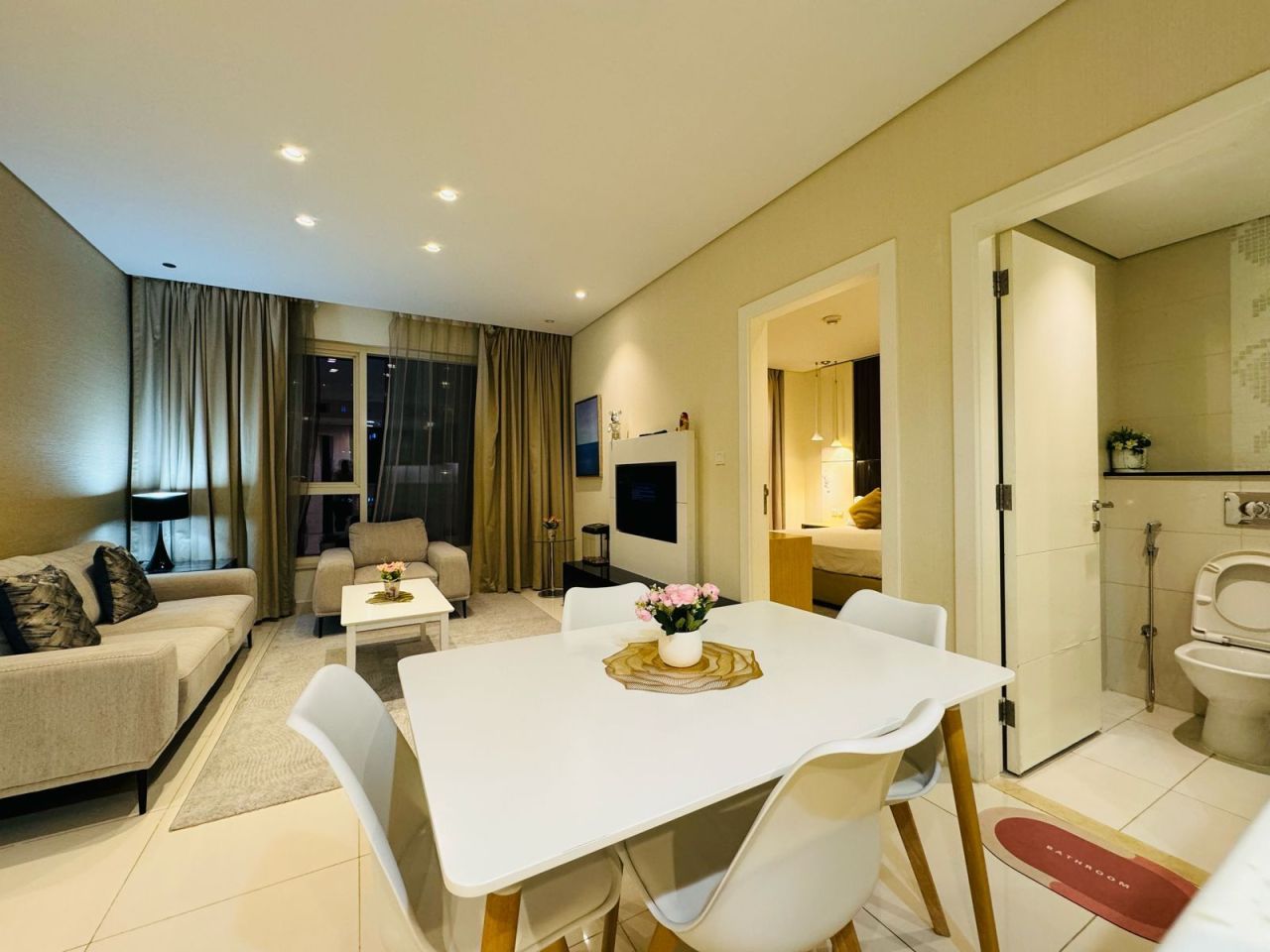Квартира в Дубае, ОАЭ, 65 м² - фото 1