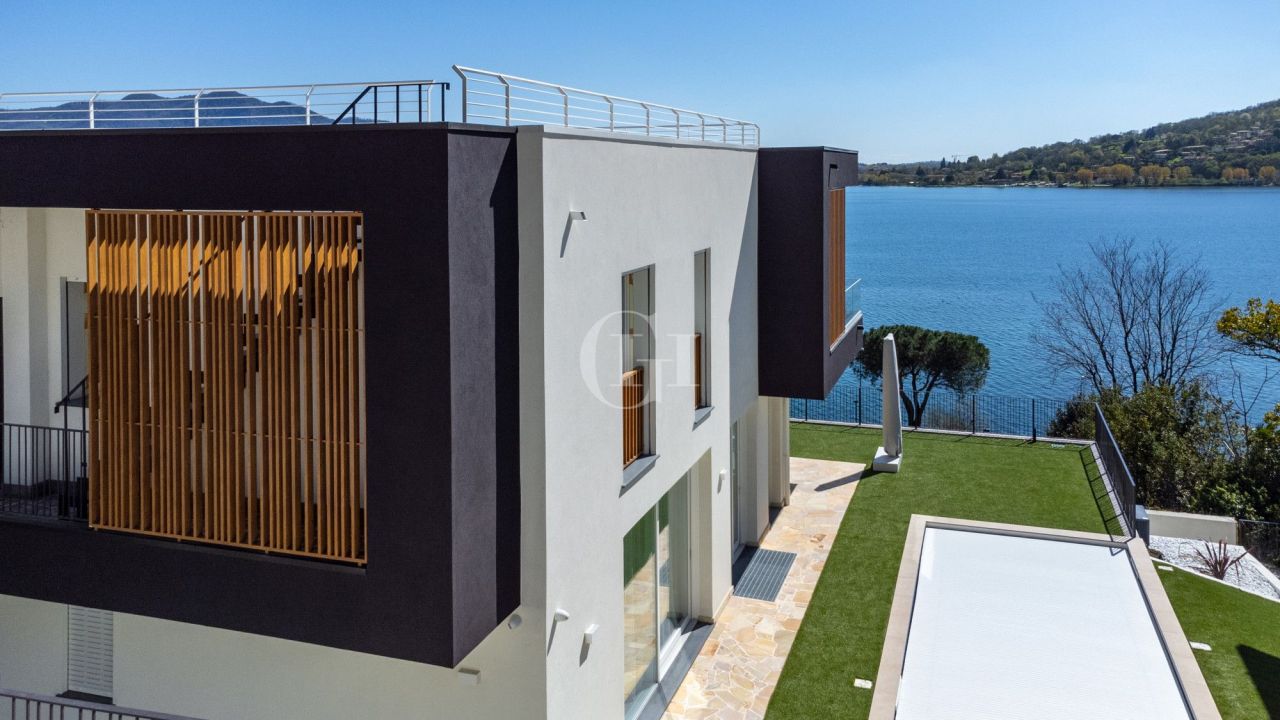 Пентхаус у озера Изео, Италия, 188 м² - фото 2