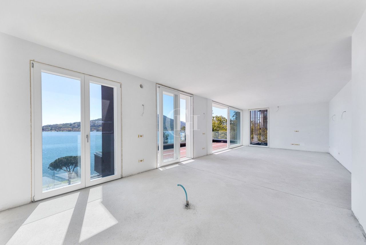 Пентхаус у озера Изео, Италия, 188 м² - фото 5