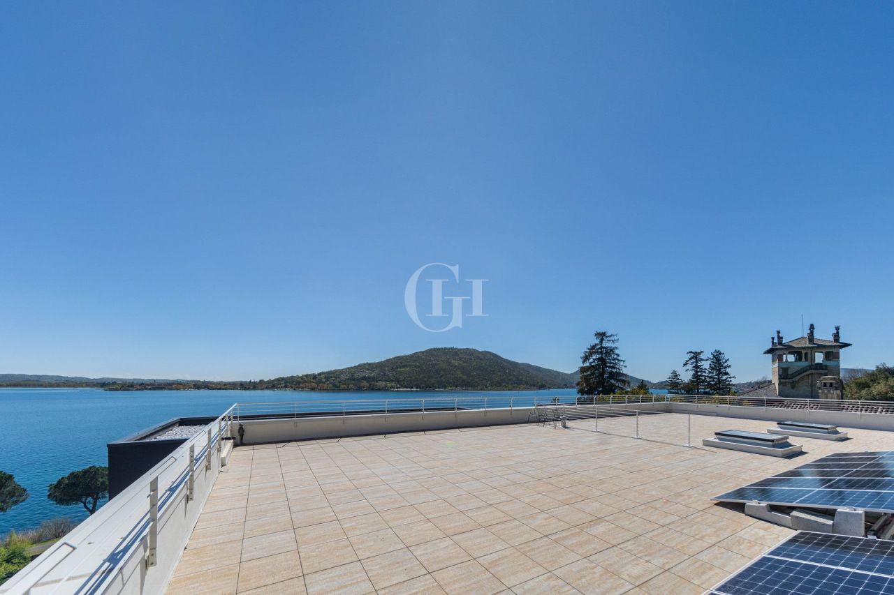 Пентхаус у озера Изео, Италия, 188 м² - фото 9