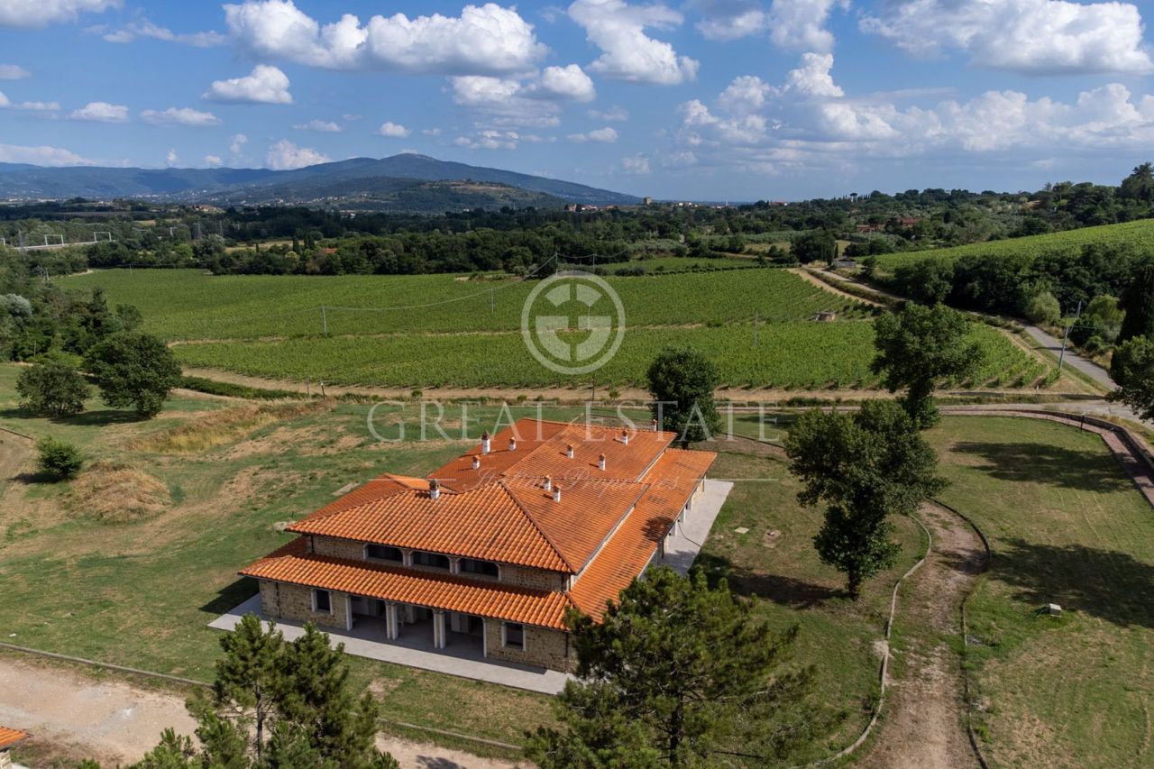 Дом в Ареццо, Италия, 925.6 м² - фото 6