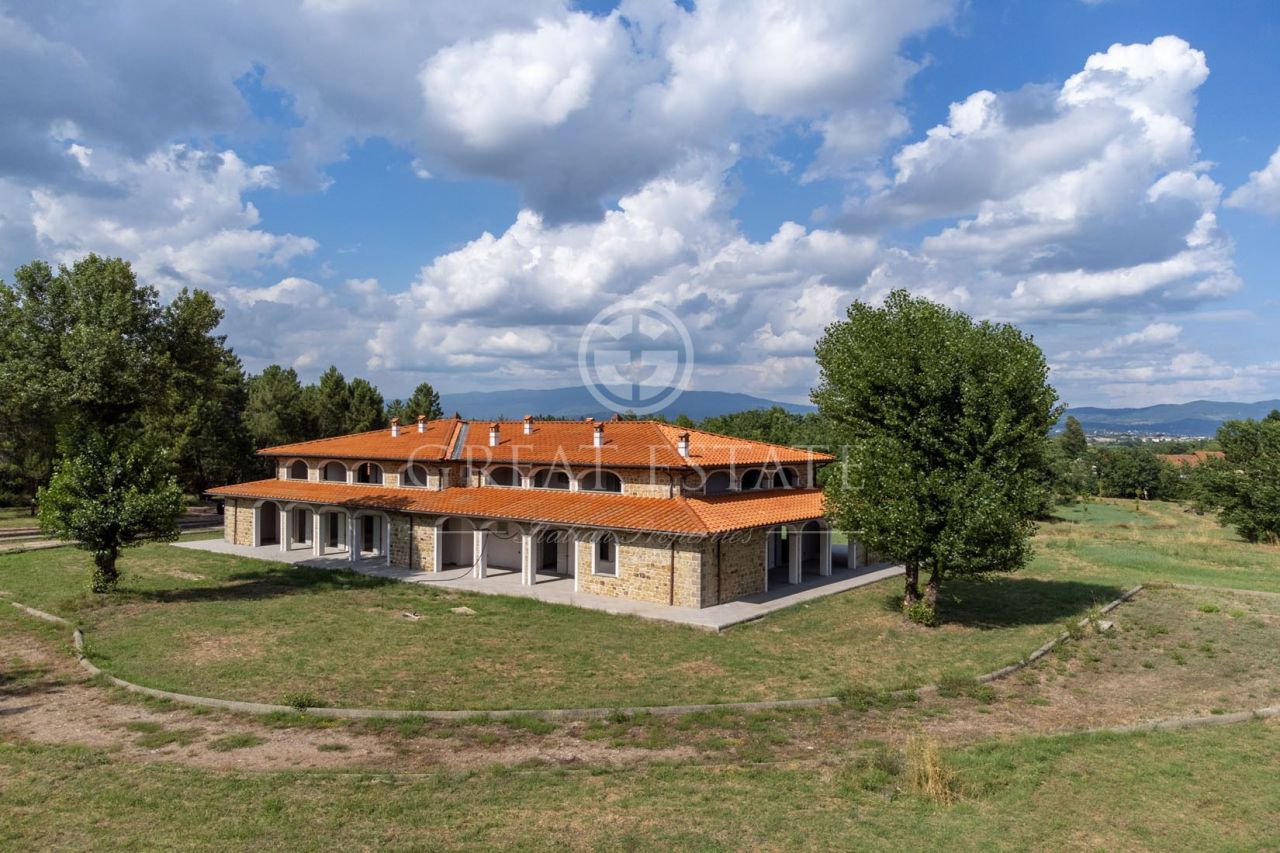 Дом в Ареццо, Италия, 925.6 м² - фото 8