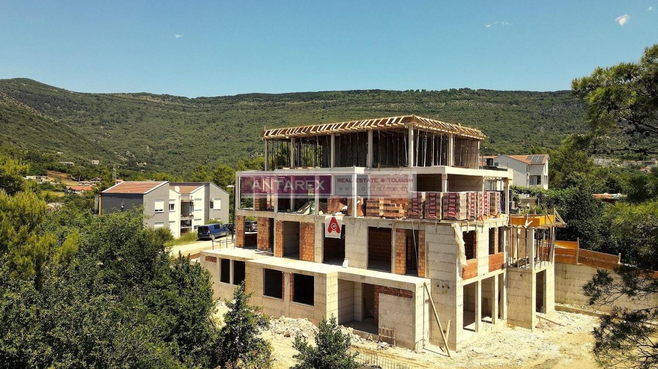 Апартаменты в Тивате, Черногория, 101 м² - фото 3