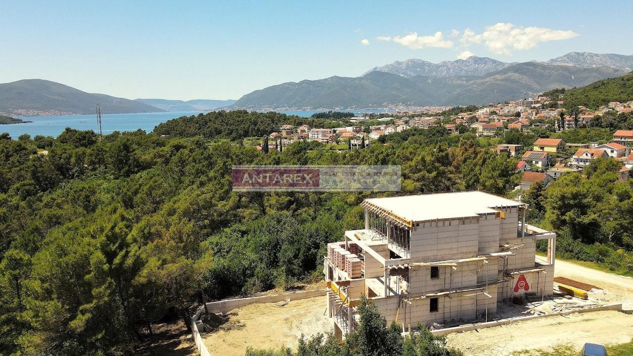 Апартаменты в Тивате, Черногория, 101 м² - фото 4