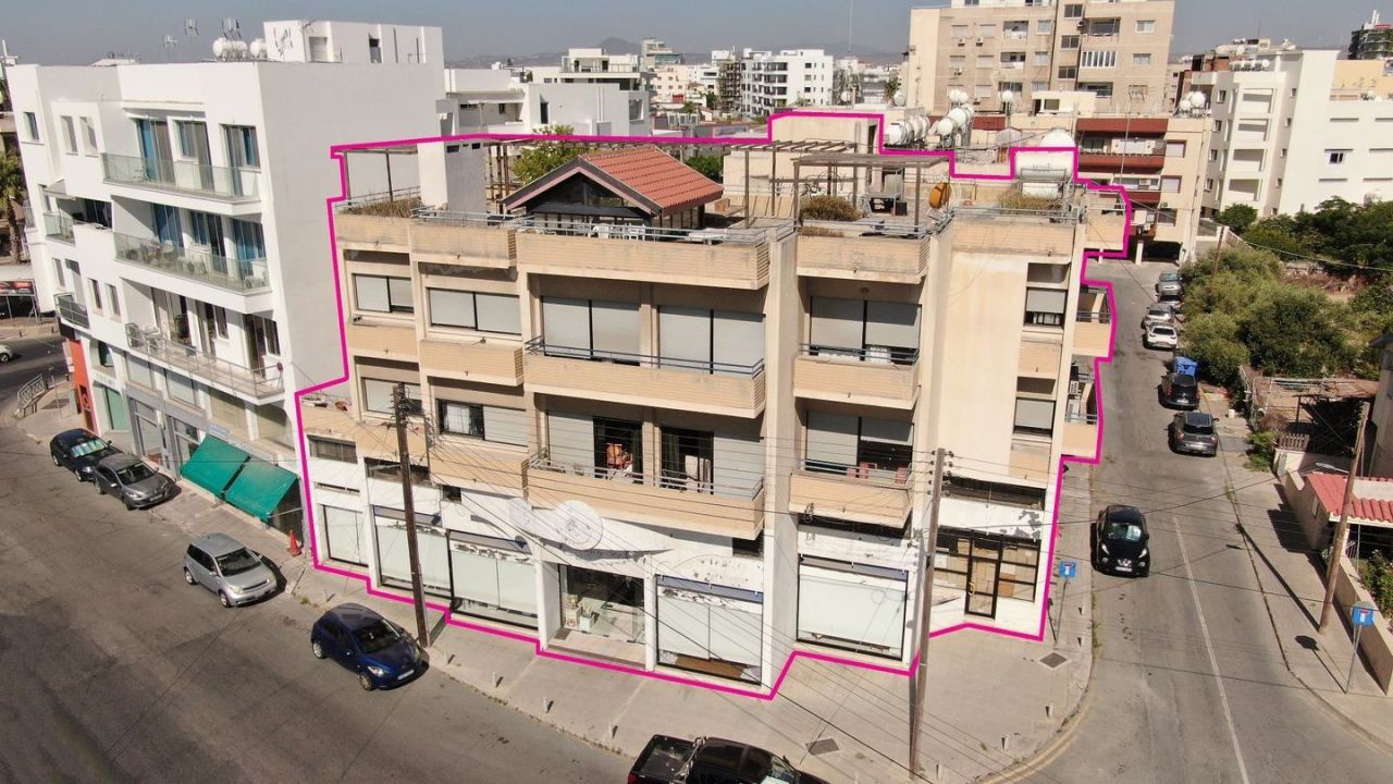 Коммерческая недвижимость в Ларнаке, Кипр, 610 м² - фото 1