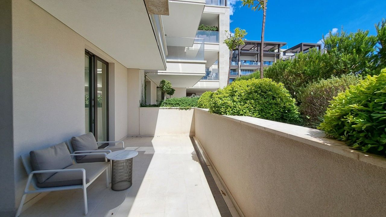 Квартира в Тивате, Черногория, 87 м² - фото 14